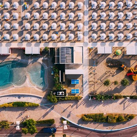 Hotel International Direttamente Sulla Sabbia Мизано-Адриатико Экстерьер фото