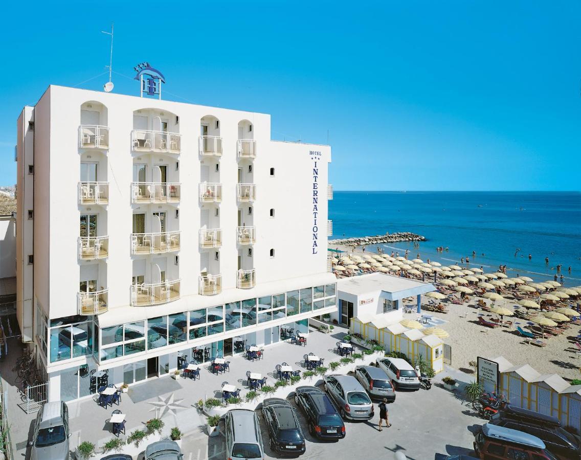 Hotel International Direttamente Sulla Sabbia Мизано-Адриатико Экстерьер фото